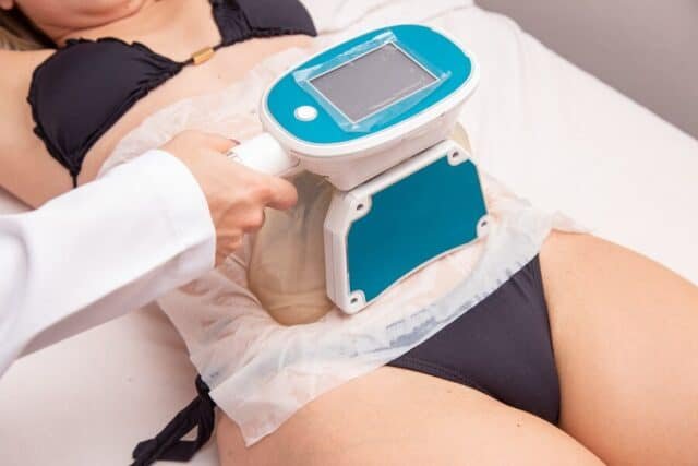close-up-photo-cryolipolysis-fat-treatment-procedure-salon_432566-4720