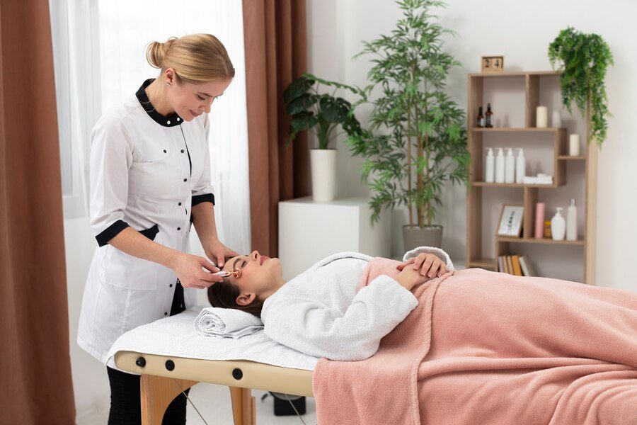 masseur-taking-care-her-client_23-2149273917