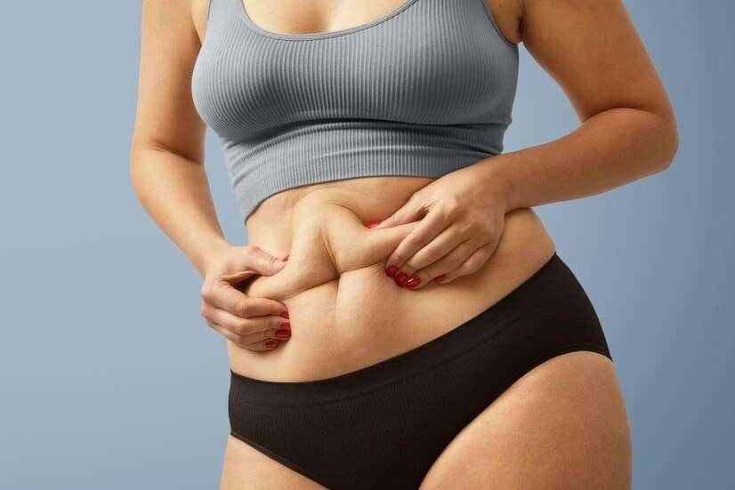 woman-body-fat-belly-obese-woman-hands-holding-excessive-tummy-fat-change-diet-lifestyle-concept-shape-up-healthy-stomach-muscle-studio-anonymous-shot-photo-body-parts_633478-553